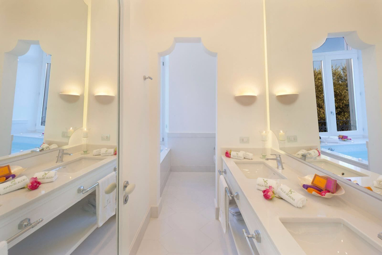 Bathroom 5, Villa Silvana Relais, Napoli