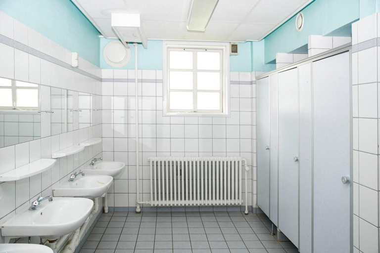 Bathroom 3, Kragsbjerggaard Vandrerhjem, Odense