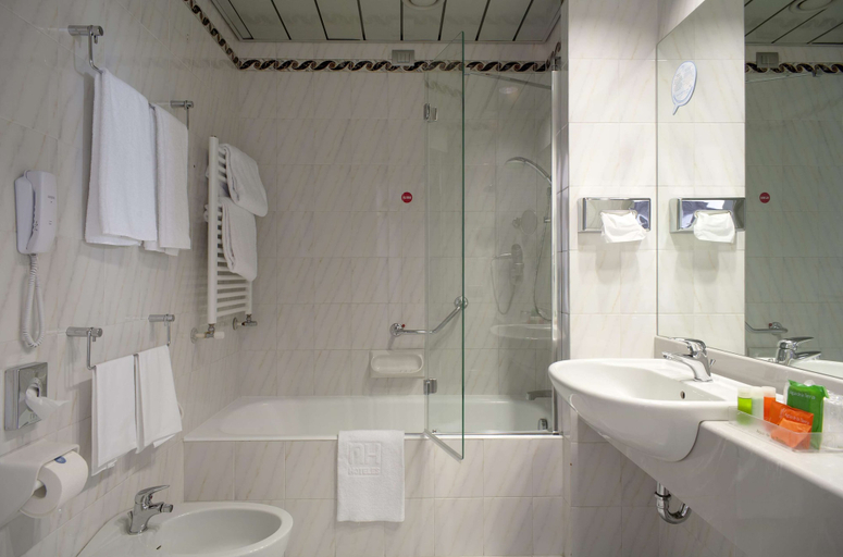 Bathroom 4, NH Trieste, Trieste