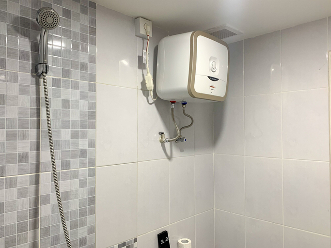 Bathroom 2, Comfortable And Spacious 1Br Tokyo Riverside Pik 2 Apartment, Tangerang