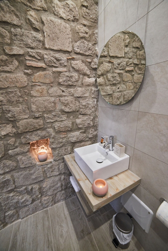 Bathroom 5, AL22 di Piazza del Gesù, Viterbo