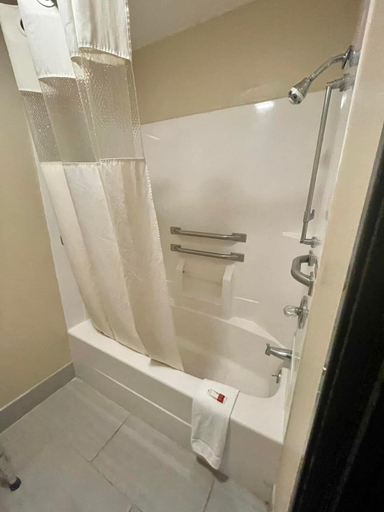 Bathroom 4, Super 8 by Wyndham Paris IL, Edgar