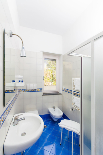 Bathroom 4, Residence Due Torri, Salerno