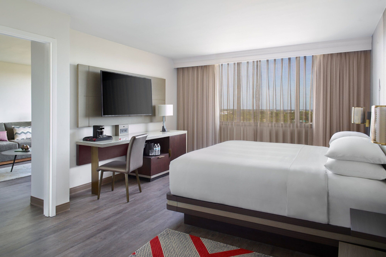 Bedroom 3, Marriott Kansas City Overland Park, Kansas City