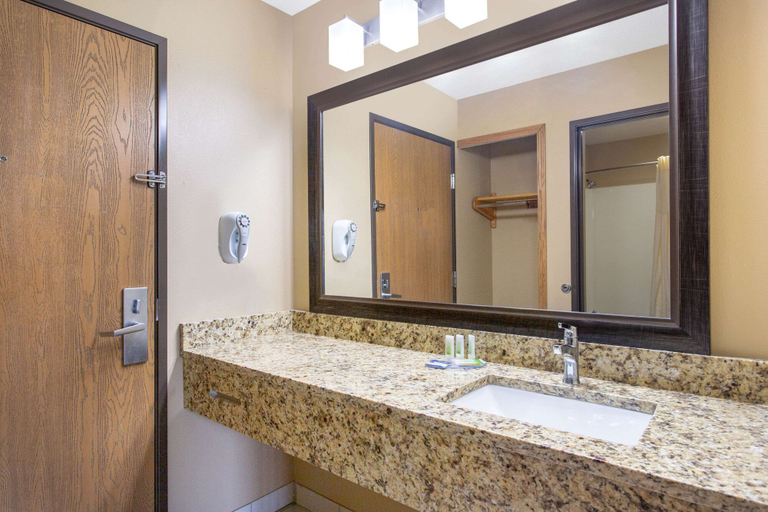Bathroom 5, AmericInn by Wyndham Boscobel, Grant