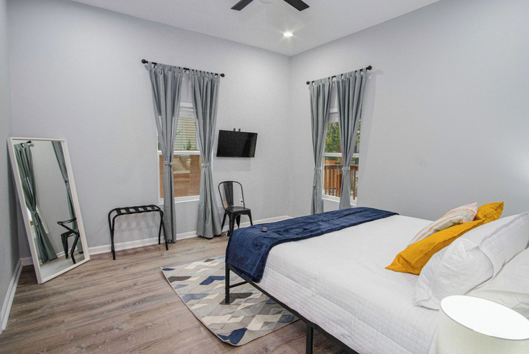 Bedroom 4, Exceptional 5BR So Close to Riverwalk and Downtown, Bexar
