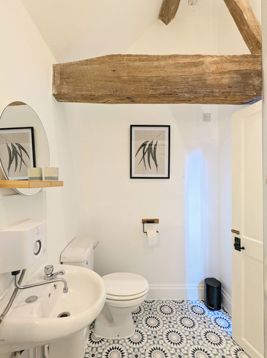 Bathroom 4, Kingfisher Barn, Oxfordshire