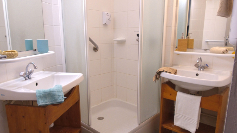 Bathroom 3, VVF Jura Les Rousses, Prémanon, Jura