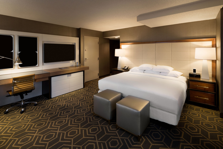 Bedroom 2, DoubleTree by Hilton Dallas - Campbell Centre, Dallas