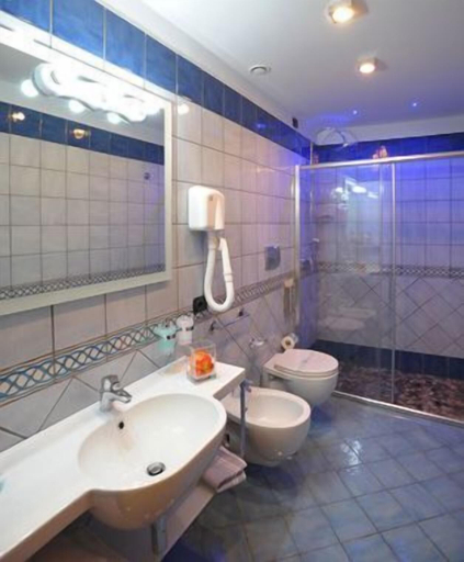 Bathroom 4, Hotel Floridiana, Salerno