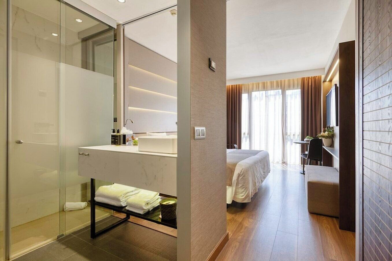 Bathroom 5, Hotel America Barcelona, Barcelona