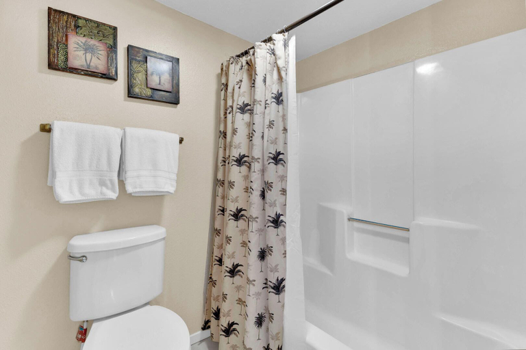 Bathroom 4, Beachfront Convenience w/o the Beachfront Price!, Cameron