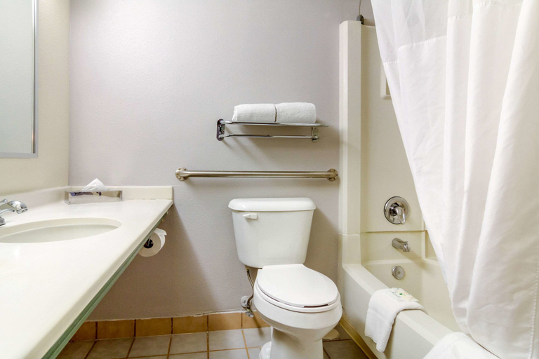 Bathroom 4, Inn at the Highland Denver Downtown, Denver