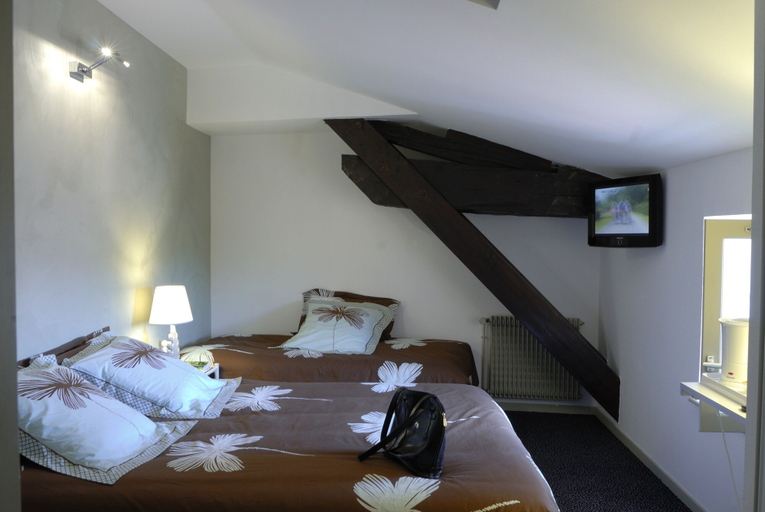 Bedroom 2, Logis Hôtel Tante Yvonne & son Restaurant semi-gastronomique Lyon Nord, Rhône