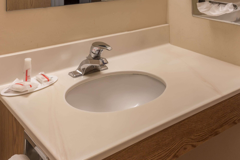Bathroom 5, Super 8 by Wyndham Woodburn, Marion