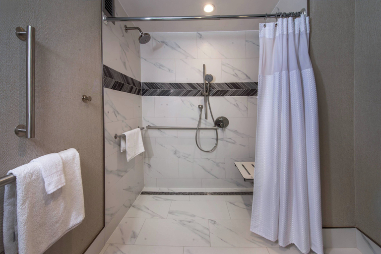Bathroom 4, Courtyard by Marriott Arlington Crystal City/Reagan National, Arlington
