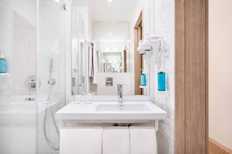 Bathroom 4, Moov Hotel Lisboa Oriente, Lisbon