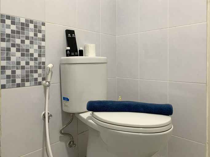 Bathroom 3, Comfortable And Spacious 1Br Tokyo Riverside Pik 2 Apartment, Tangerang