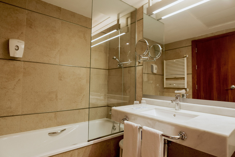 Bathroom 5, Hotel Deloix Aqua Center, Alicante