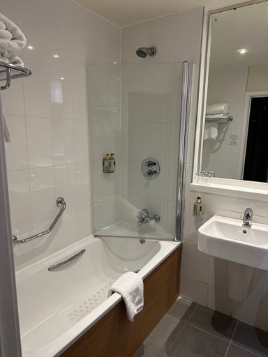 Bathroom 5, De Vere Cotswold Water Park, Gloucestershire