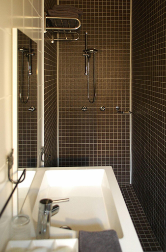 Bathroom 3, Sauvignon Country Lodge, Cape Winelands