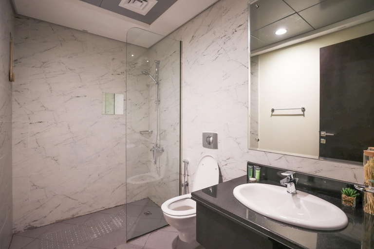 Bathroom, Elite LUX Holiday Homes - Cozy Modern 1BR in Dubai South, Dubai