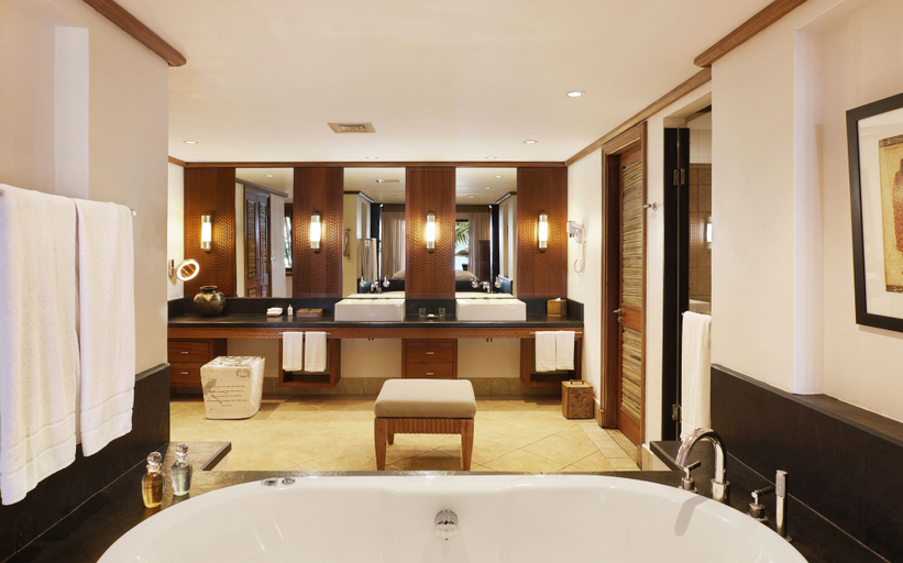 Bathroom 5, Heritage Awali Golf & Spa Resort – All Inclusive