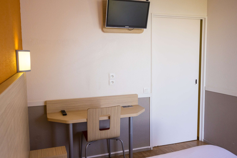 Bedroom 4, Hotel Premiere Classe Cherbourg - Tourlaville, Manche