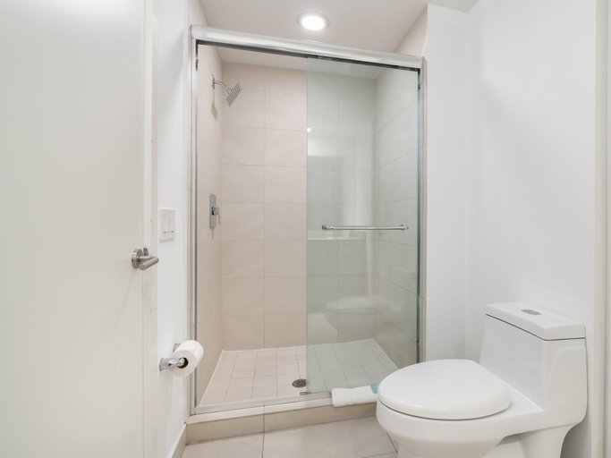 Bathroom 4, Beachfront Condos at HR by Cielo Stays, Broward