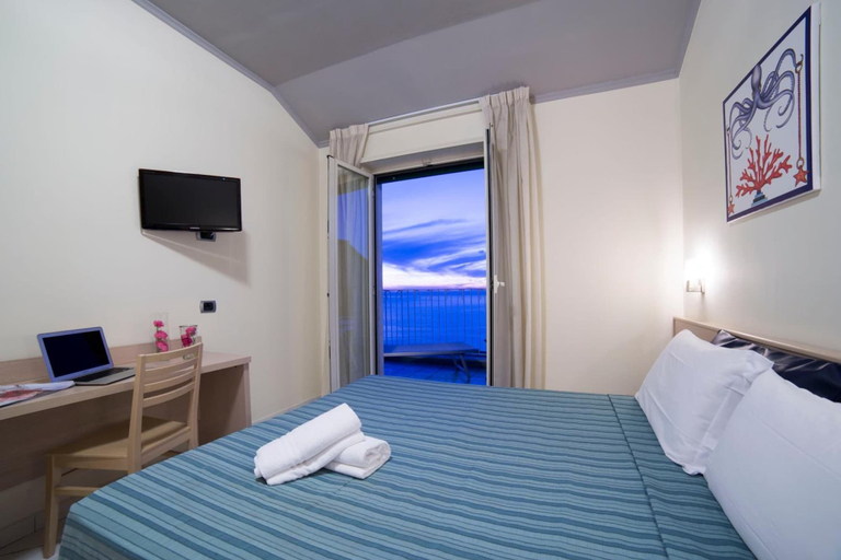 Bedroom 4, Hotel Cosmomare, Napoli