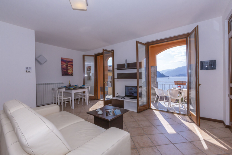 Others 5, Fontana Del Lago Apt. 6, Lecco