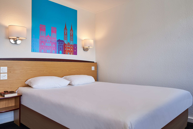 Bedroom 5, Kyriad Direct Soissons, Aisne