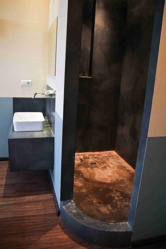 Bathroom 5, Sunflower Hostel Berlin, Berlin