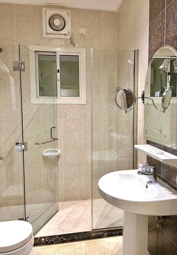 Bathroom 5, loren serviced Apartment Alslamah, Jeddah