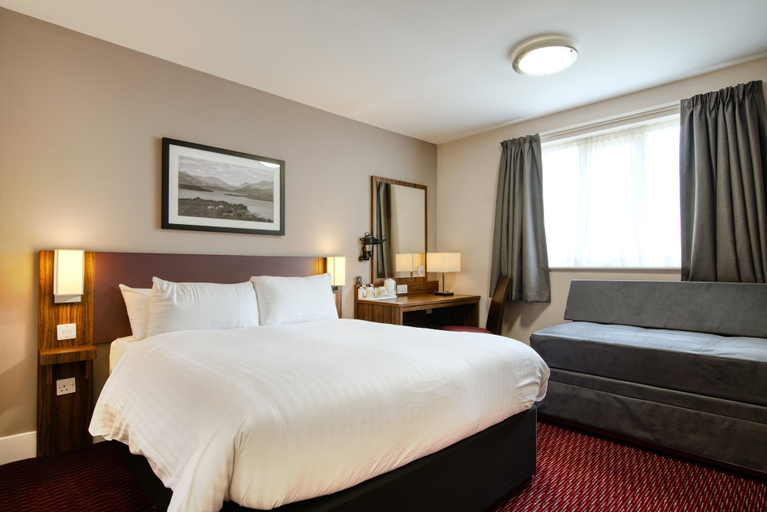 Bedroom 2, Queen of the Loch, Balloch by Marston's Inns, West Dunbartonshire