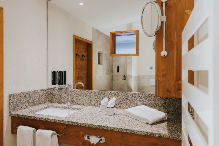 Bathroom 5, Hotel Drei Quellen Therme, Passau