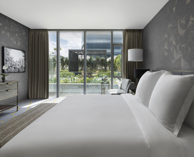 Bedroom 4, Four Seasons Hotel Bengaluru at Embassy One, Bangalore