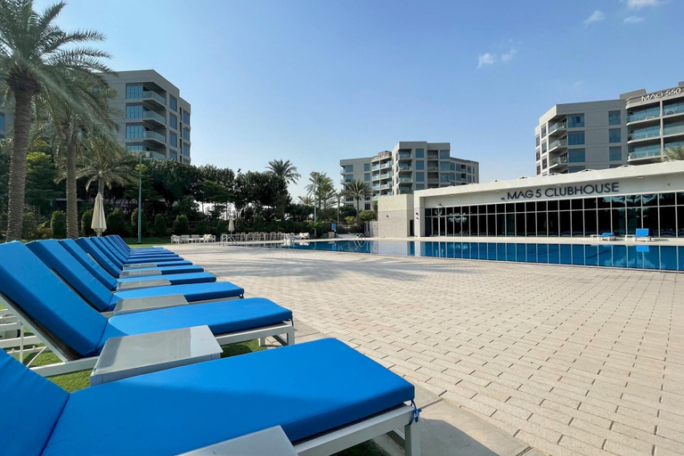 Sport & Beauty, Elite LUX Holiday Homes - Cozy Modern 1BR in Dubai South, Dubai