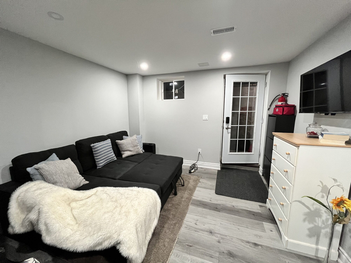 Luxury 2 bedroom 2 full baths rooms, Peel