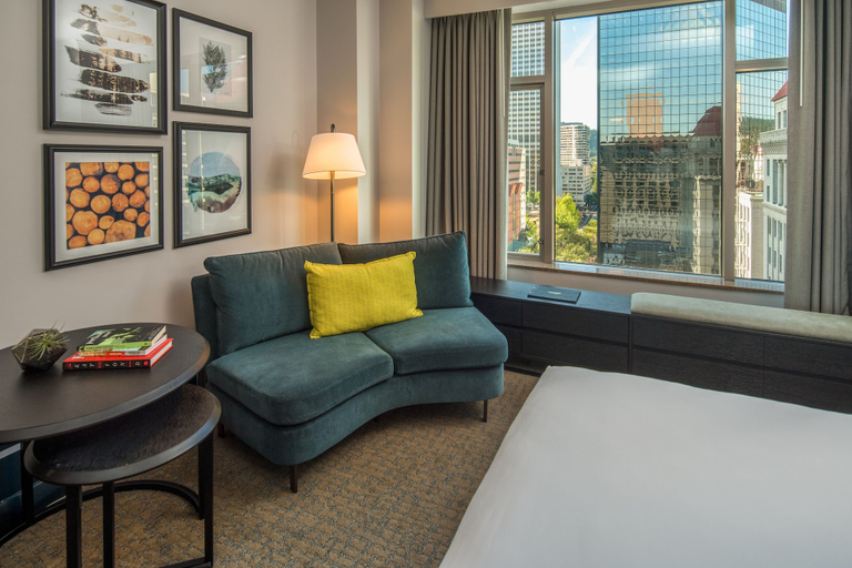 Bedroom 4, The Duniway Portland A Hilton Hotel, Multnomah