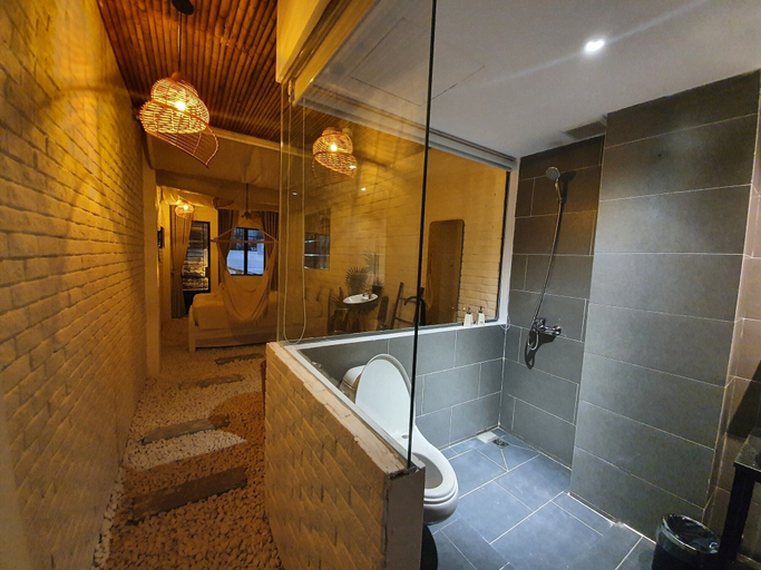 Bathroom 3, Language Exchange Hotel 3, District 1