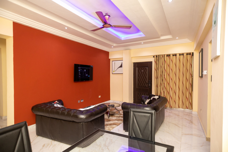 Others 4, 2 Bed Apartment - Parking Wifi Aircon, Accra