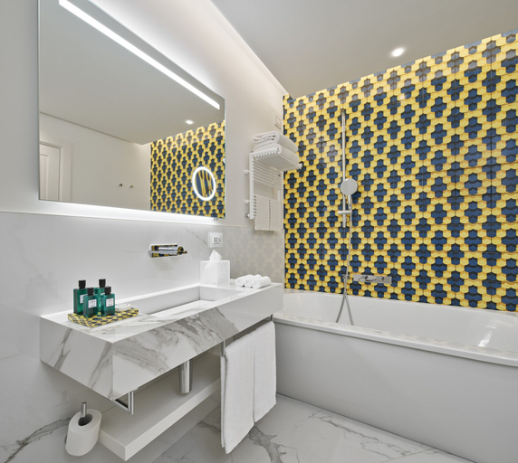 Bathroom 5, De Bonart Naples, Curio Collection by Hilton, Napoli