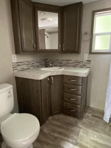 Bathroom 3, Lincolnwood Tiny House 08, Washburn