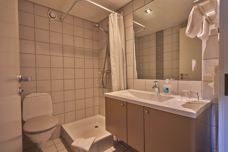 Bathroom 4, Four Points Flex by Sheraton Køge, Køge