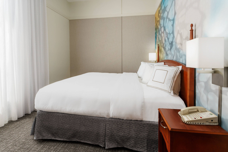 Bedroom 3, Courtyard by Marriott Houston Downtown/Convention Center, Houston