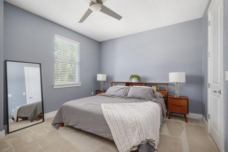 Bedroom 2, A Wave From It All, Duval