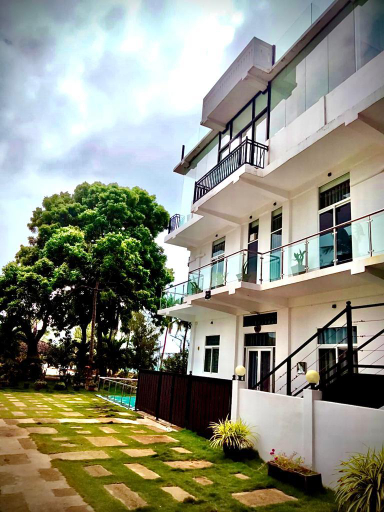 Exterior & Views