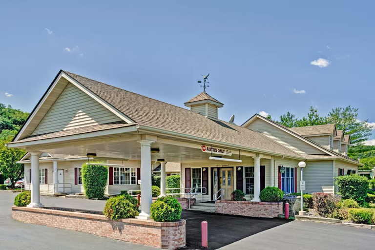 Exterior & Views 2, Travelodge by Wyndham Red Wing, Goodhue