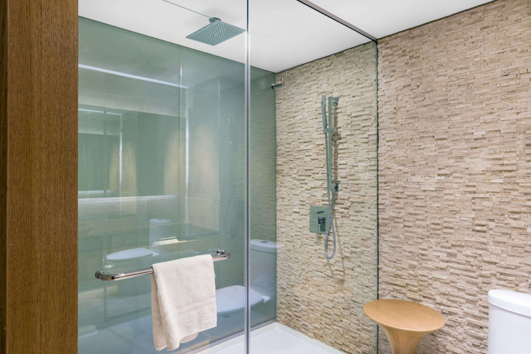 Bathroom 4, Ramada Plaza by Wyndham Prince George, Fraser-Fort George